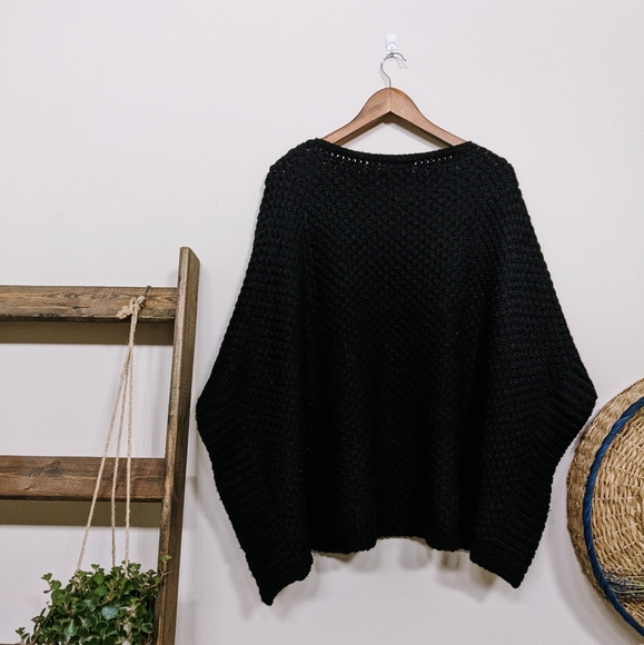 North Pole black knitted ponchos - Picture 3 of 6